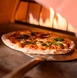 ピザ窯で焼きたてのピザをご提供！