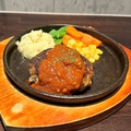 料理メニュー写真 鉄板ハンバーグ(トマトソース)