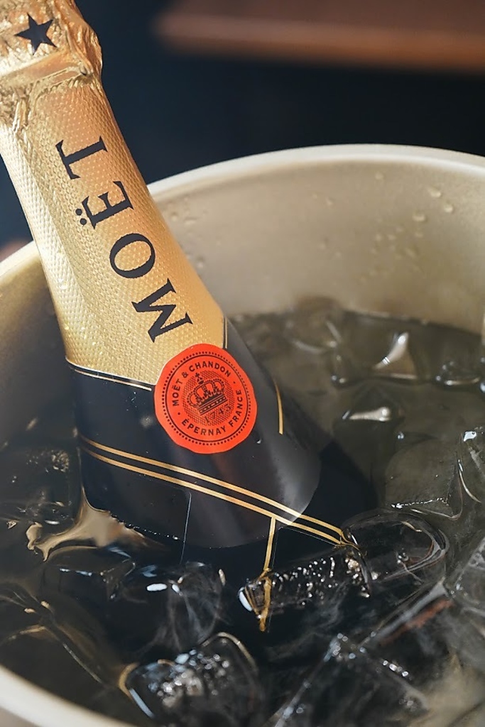 ワインメニューや希少なウイスキーなどお酒好きにも嬉しいラインナップ。