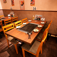 6名様でご利用いただけるテーブル席◎お食事会や少人数での飲み会にも◎！お子様連れやご家族のお客様にも安心してご利用いただけます！