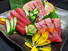たすきの本マグロは鮪専門卸業者｛魚有｝を使い、その他の鮮魚も市場直送♪鍋だけでなく鮮魚も美味しい！の写真
