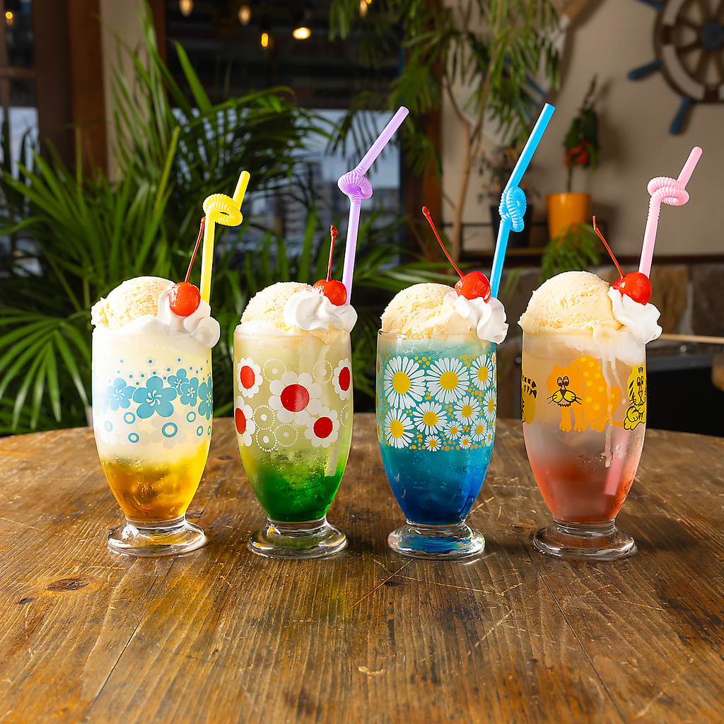 お料理に合う定番のアルコールからカラフルなクリームソーダまで豊富なドリンクをご用意しました♪
