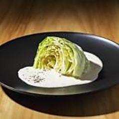 ブルーチーズソースで頂く焼きキャベツ