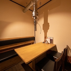 落ち着いた雰囲気の個室を多数ご用意しており、周囲を気にせずお過ごしいただけます。宴会やご家族や大切な方とのご会食、取引先とのご接待など、多彩なシーンで上質なひとときをお過ごしいただけます。お子様連れのお客様も心より歓迎しております。静寂に包まれた特別な時間を、どうぞごゆっくりとご堪能ください。