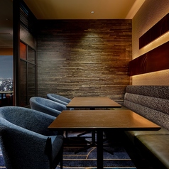 プライベート感のある落ち着いた空間です。気の合うご友人たちやご家族との会食におすすめ。室料　7,000円人数　6～8名