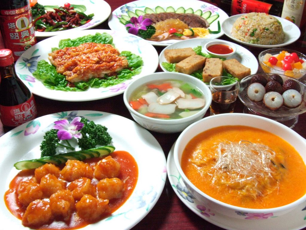 フカヒレと蟹の旨煮・鮑スープ・油淋鶏他、人気のあったか中華メニューが盛り沢山