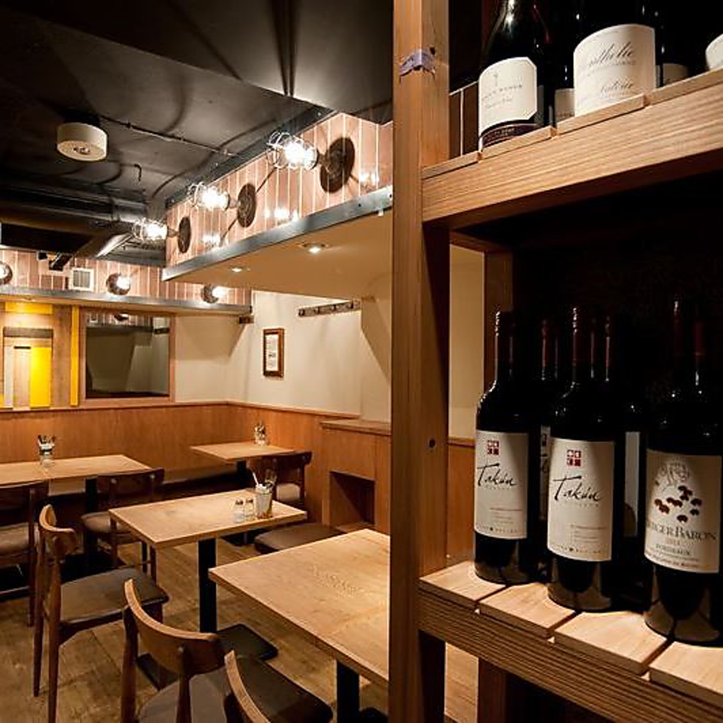 お酒を飲みながら、気軽にステーキを美味しくいただく。お肉によく合うワインをお薦めします！