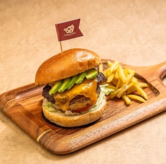 アボカドチーズバーガー