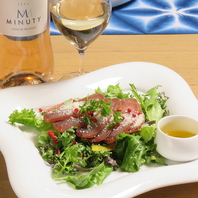 全国から届く旬の食材を使用し、素材を活かした料理