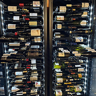 国こだわらない世界のワインを約100種類ご用意。