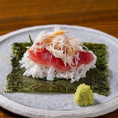 【2】マグロと蟹の手巻き