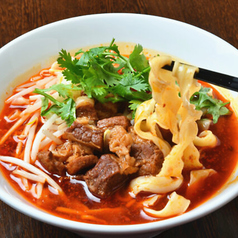新登場！麻辣牛肉刀削麺