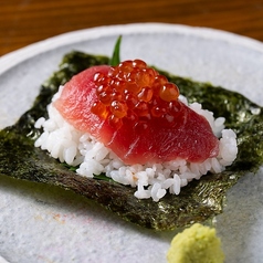 【3】マグロといくらの手巻き