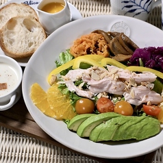 ビタミンチャージサラダ［スープ・パン付］