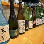 地酒を中心に県外の銘酒を取り揃え