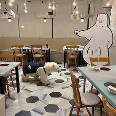 ≪かまくらエリア≫札幌の雪をイメージした、白を基調としたお席です。いたるところに「白くま」がいますので、いろいろ探してみてください。