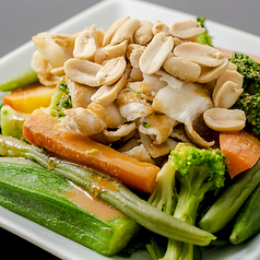 Warm　Salada　　　豚肉と温野菜のピーナッツソースがけ