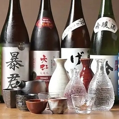 店主厳選の静岡地酒は常時50種。和食と愉しむ至福の一杯