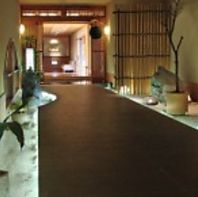 庭園に佇む優雅な料亭で非日常の安らぎと伝統美を愉しむ