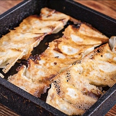 毎日手作りで包む一口餃子は必食♪