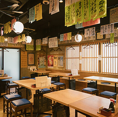 気の合う仲間との飲み会や仕事帰りの一杯に。旨い肴と酒を囲んで、気取らず賑やかに楽しめます。
