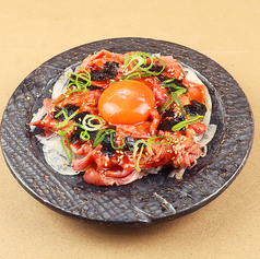 ローストビーフのユッケ 無限ループ/杉玉謹製カルパッチョ【1号】"生サーモン"