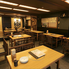 古き良き昭和の時代を感じられる店内は、気軽に入りやすい雰囲気。