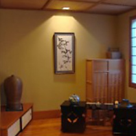 日本庭園に囲まれた、情緒ある料亭「万葉亭」