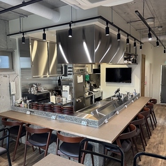 【貸切　10名様～14名様】当店では、10名様～14名様まで貸切が可能です！プライベートな空間で、特別な集まりやイベントをお楽しみいただけます！大切なご友人やご家族との時間を、心温まるお料理とともにお過ごしください。貸切プランについてはお店までお気軽にご相談ください！