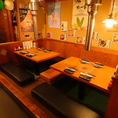 【2名様掛けテーブル】パートナーとのデートや親しいご友人とのお食事にぴったりのテーブル席。ふたりで焼肉をつつけば自然と絆も深まります。チョイ飲みなどお気軽なご利用も◎