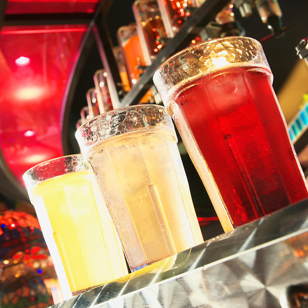 カクテル、チューハイ、ハイボール、ソフトドリンクなど各種飲み放題はルーム料金込み♪