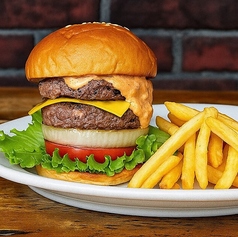 【肉厚パテ◎】100％ビーフのボリューム満点バーガーの写真