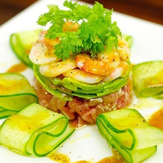 マグロとアボカドのオリエンタルタル　《Tuna & avocado oriental tartar》