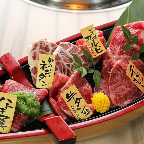 京都・四条烏丸で黒毛和牛を一頭買いしています！舟盛り焼肉やもつ鍋をご堪能ください