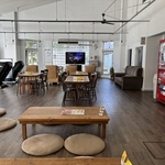 まるで自宅のリビングで食事をするようなリラックス感で、自慢のお食事をお楽しみください。