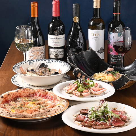 伝統的な手法で職人が薪を使って丁寧に焼き上げるTETE自慢のピッツァ