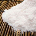 天然ミネラル豊富な「天然岩塩」を使用。
