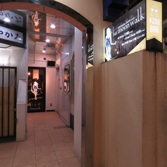 bar moonwalk 虎屋横丁店の外観2