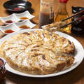 料理メニュー写真&nbsp;【ロクメ堂名物】大皿餃子(25個入り)