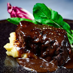 黒毛和牛の赤ワイン煮込み