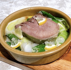 厚切り牛タンと長ネギのアヒージョ