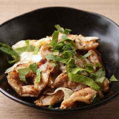 鶏ハラミとキャベツのガーリックバターソテー