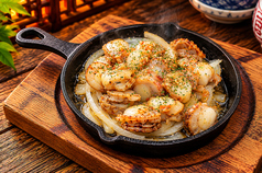 ベビーホタテのにんにくバター焼き
