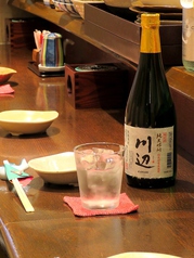 しっぽり飲めて常連さんにも大人気のカウンター席！熊本銘柄の日本酒や焼酎も豊富に取り揃えているので、飲み比べはいかがですか？