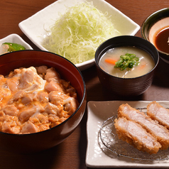 親子丼+ミニロースかつ膳とん汁・キャベツ・つけもの