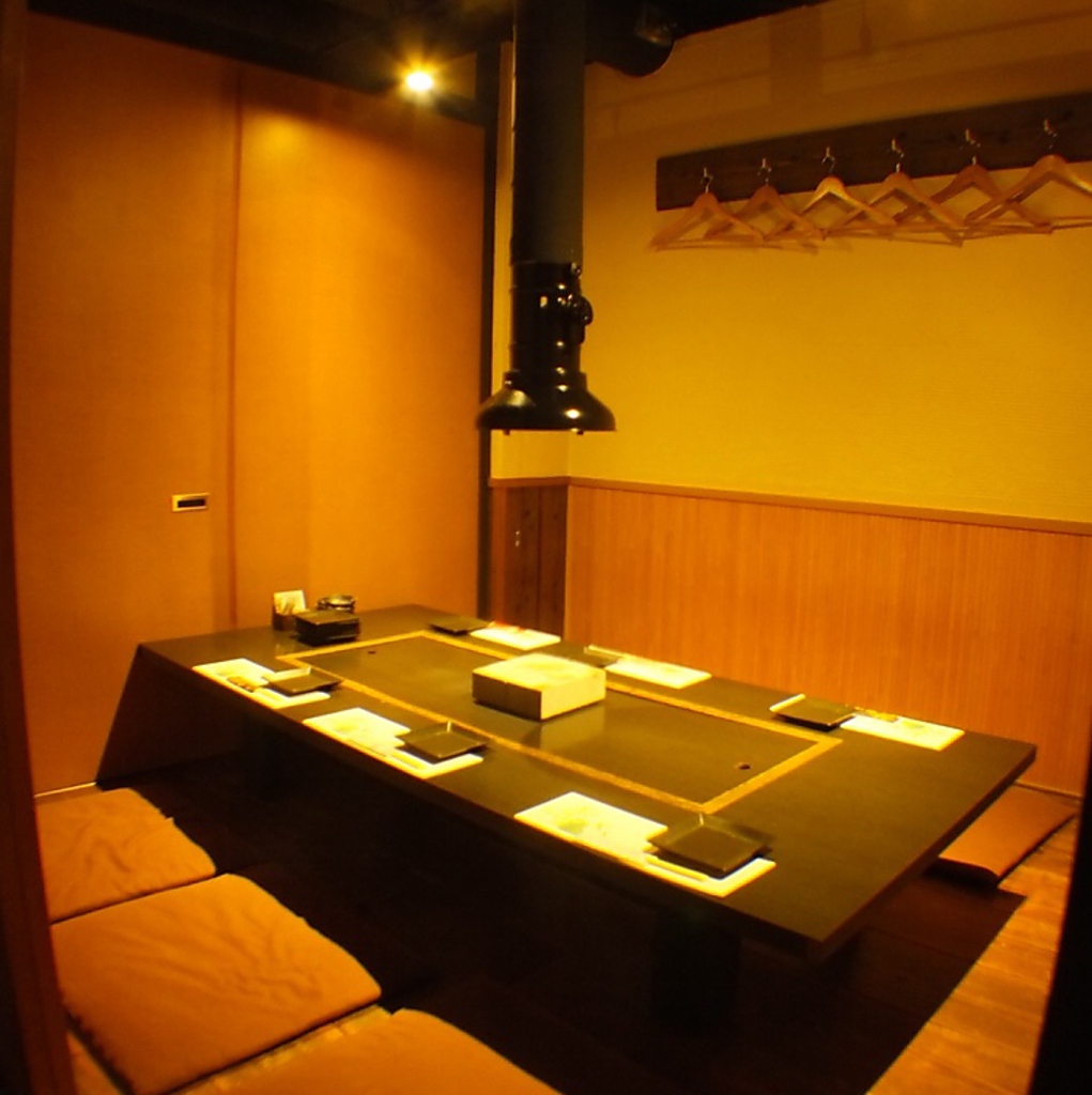 どこか落ち着くほっこりした個室は4/6/8名様など様々なシーンに対応◎和の雰囲気でゆったり時間を♪