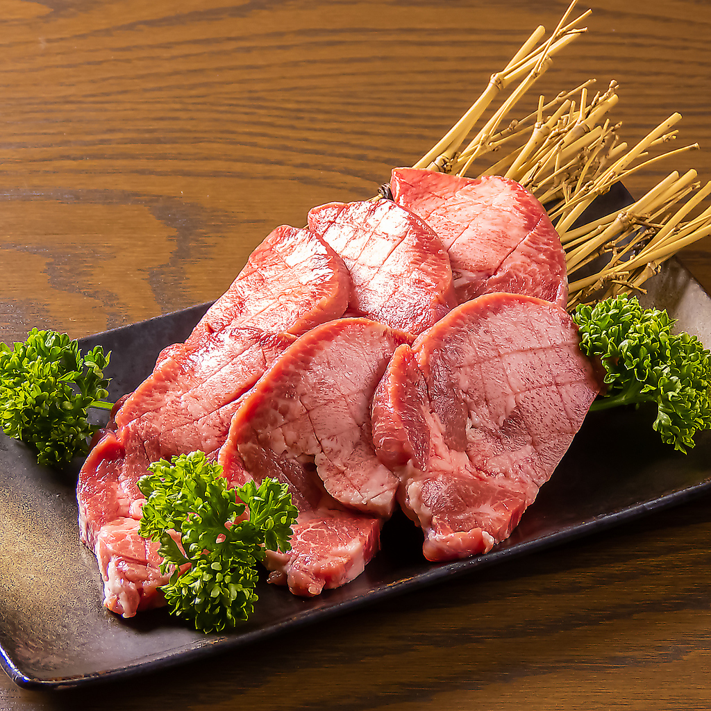 食べ応えありの厚切りタン♪上質なお肉を仕入れているからこそできるメニューです◎じっくり味わって