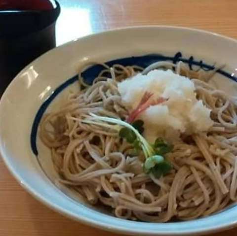 富士山の湧水に、八ヶ岳山麓産のそば粉を使用した手打ち蕎麦！是非ご賞味ください♪