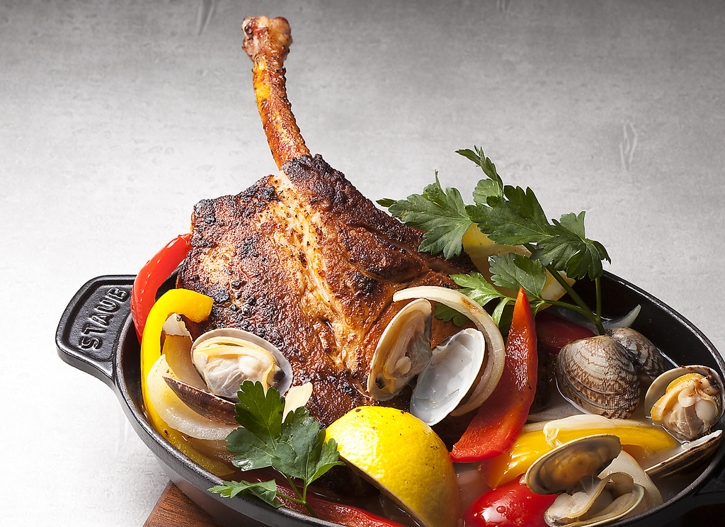 様々な意味を持つ 『チョップ』を様々な角度から捉え、斬新でダイナミックな料理をご提供します★