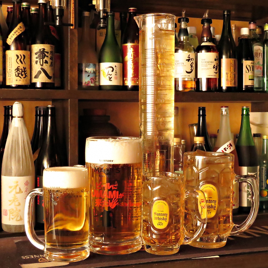 注文したら盛り上がること間違いなし♪驚異の45cm級メガハイボール&1L特大ビールジョッキで乾杯！！